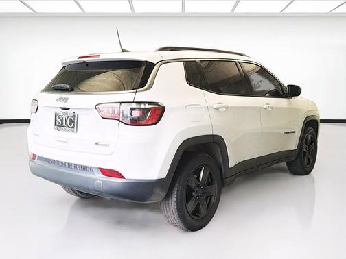 Bright White Clearcoat 2022 Jeep Compass Latitude