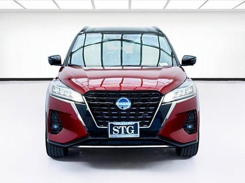 2022 Nissan Kicks SR