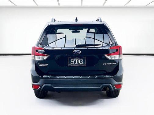 Crystal Black Silica 2021 Subaru Forester Premium