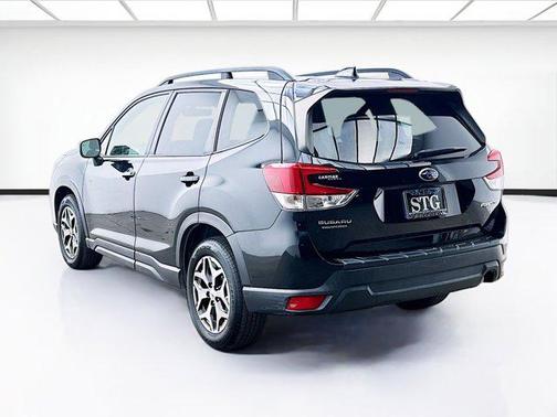 Crystal Black Silica 2021 Subaru Forester Premium
