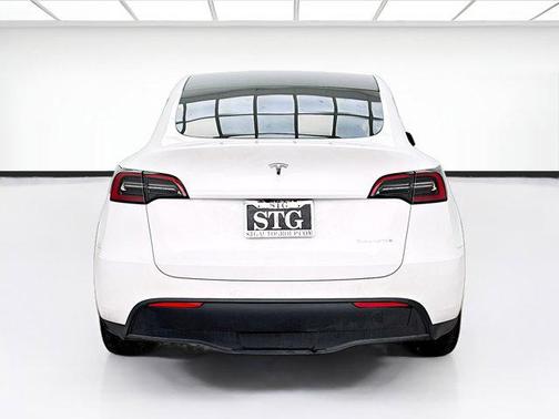 Pearl White Multi-Coat 2025 Tesla Model Y Long Range Dual Motor All-Wheel Drive