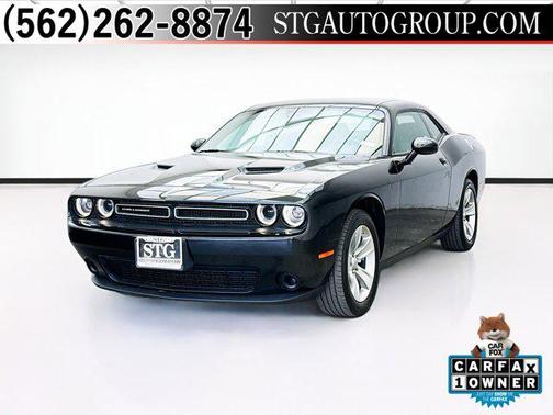 Pitch Black Clearcoat 2022 Dodge Challenger SXT
