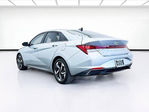 Shimmering Silver Pearl 2021 Hyundai ELANTRA SEL