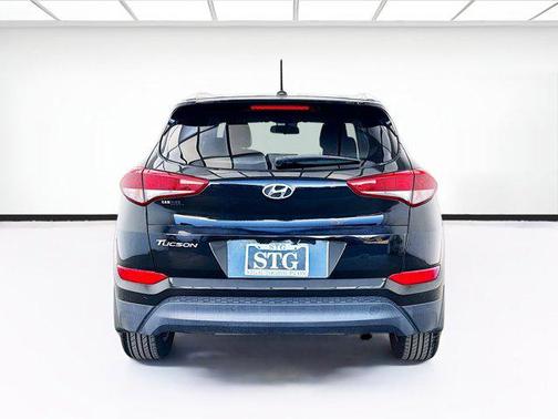Black Noir Pearl 2017 Hyundai TUCSON SE