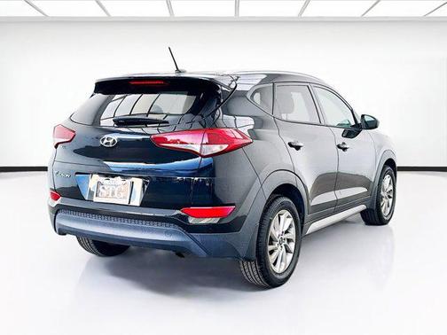 Black Noir Pearl 2017 Hyundai TUCSON SE