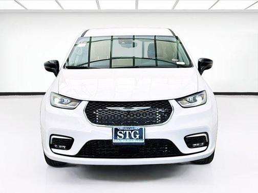 Bright White Clearcoat 2024 Chrysler Pacifica Touring L