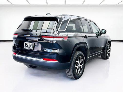 Diamond Black Crystal Pearlcoat 2025 Jeep Grand Cherokee Limited