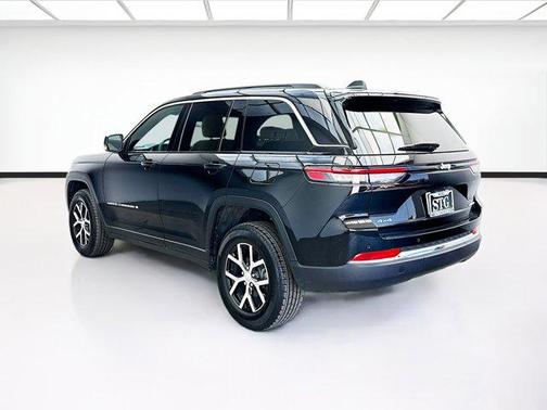 Diamond Black Crystal Pearlcoat 2025 Jeep Grand Cherokee Limited