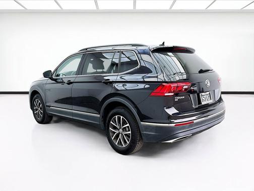 Deep Black 2020 Volkswagen Tiguan 2.0T SE