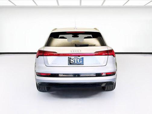 2022 Audi e-tron Premium