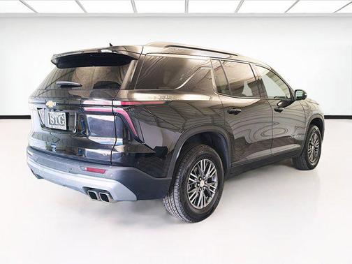 Mosaic Black Metallic 2024 Chevrolet Traverse LT