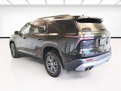 Mosaic Black Metallic 2024 Chevrolet Traverse LT