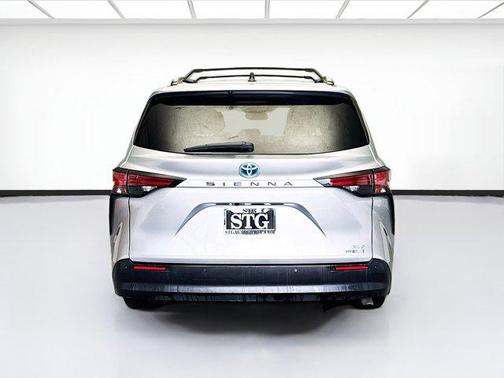 2021 Toyota Sienna XLE 8 Passenger