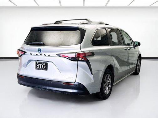 2021 Toyota Sienna XLE 8 Passenger