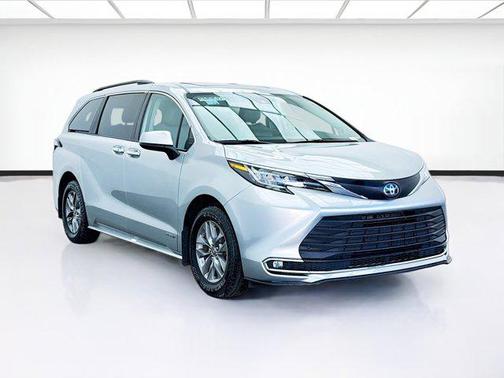 2021 Toyota Sienna XLE 8 Passenger