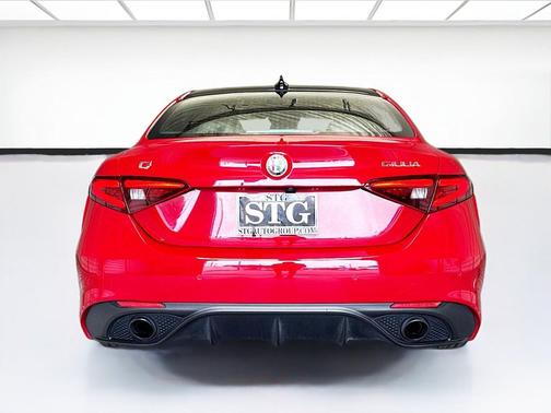 Alfa Rosso 2023 Alfa Romeo Giulia Veloce RWD