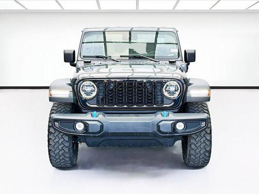 Granite Crystal Metallic Clearcoat 2024 Jeep Wrangler 4xe Willys