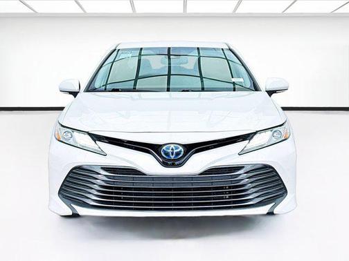 2020 Toyota Camry Hybrid XLE