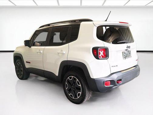 Alpine White 2016 Jeep Renegade Trailhawk