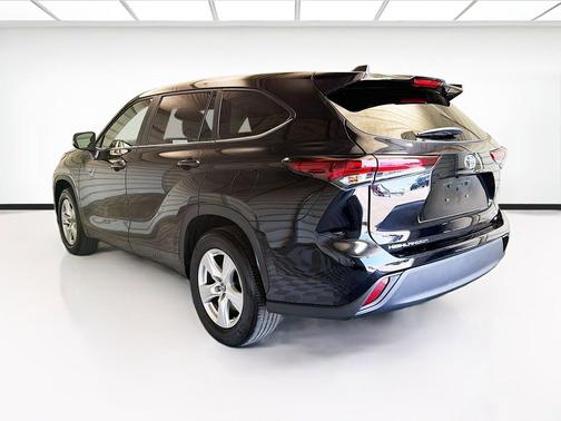 Midnight Black Metallic 2024 Toyota Highlander LE