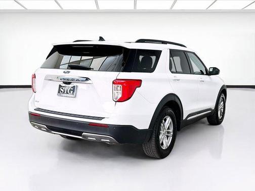 Oxford White 2023 Ford Explorer XLT
