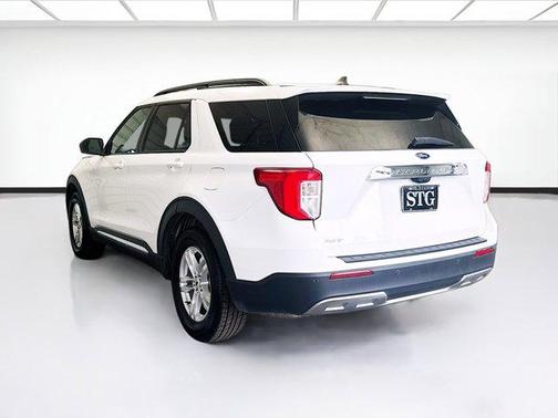 Oxford White 2023 Ford Explorer XLT