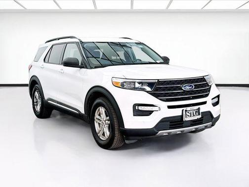 Oxford White 2023 Ford Explorer XLT