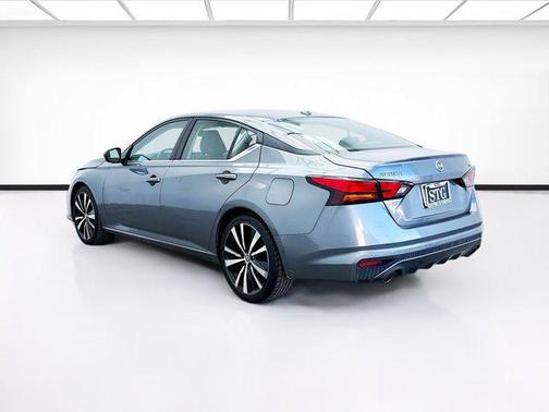 2021 Nissan Altima SR FWD