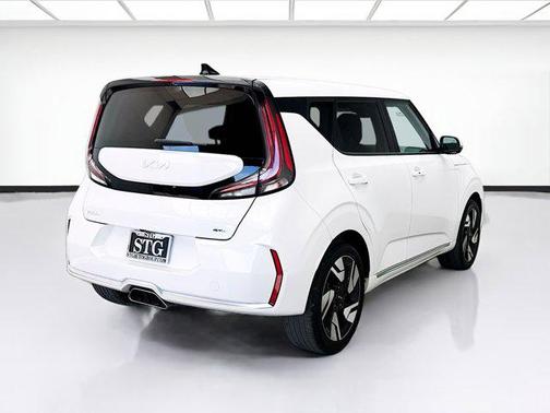 Snow White Pearl 2024 Kia Soul GT-Line