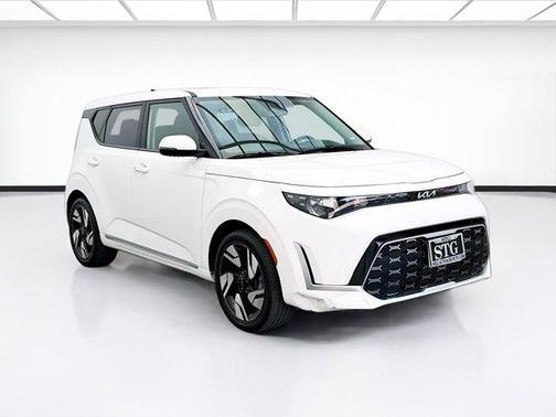 Snow White Pearl 2024 Kia Soul GT-Line
