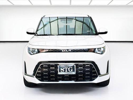 Snow White Pearl 2024 Kia Soul GT-Line
