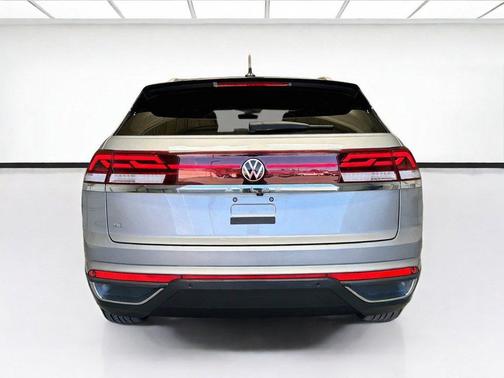Silver Mist Metallic 2025 Volkswagen Atlas Cross Sport 2.0T SE w/Technology