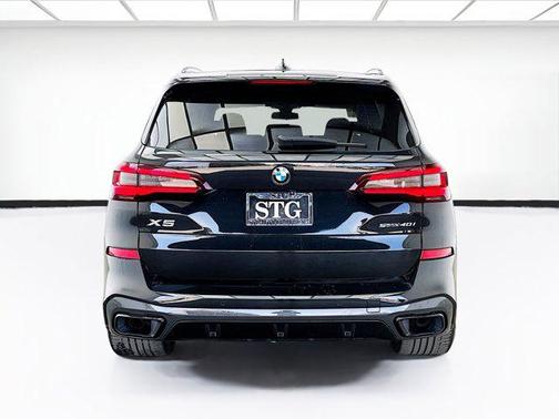 Black Sapphire Metallic 2022 BMW X5 sDrive40i