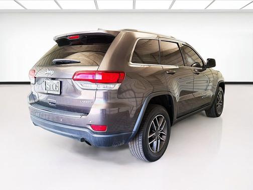 Granite Crystal Metallic Clearcoat 2020 Jeep Grand Cherokee Laredo