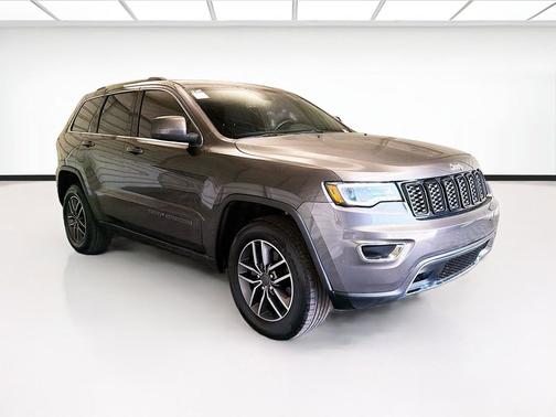 Granite Crystal Metallic Clearcoat 2020 Jeep Grand Cherokee Laredo