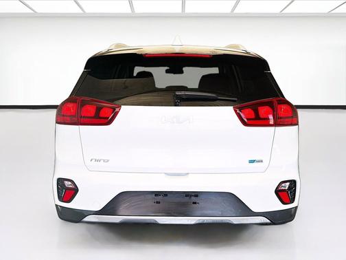 Snow White Pearl 2022 Kia Niro LXS