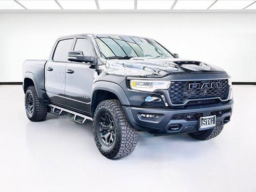 Diamond Black Crystal Pearlcoat 2025 RAM 1500 RHO Crew Cab 4x4 5'7' Box