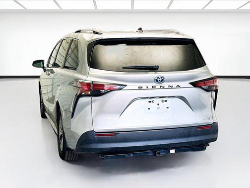 2022 Toyota Sienna LE