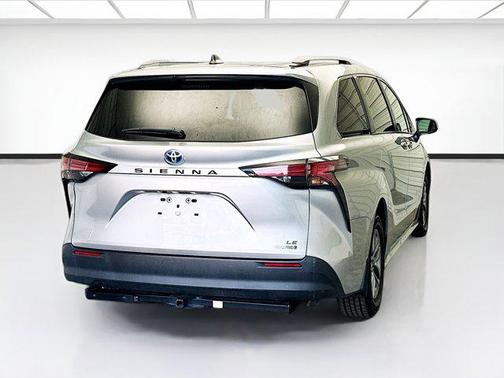 2022 Toyota Sienna LE