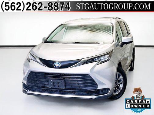 2022 Toyota Sienna LE
