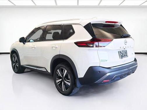 Pearl White Tricoat 2023 Nissan Rogue SL