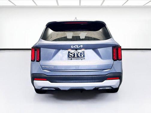 Everlasting Silver 2025 Kia Sorento LX