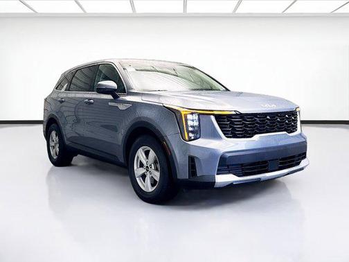 Everlasting Silver 2025 Kia Sorento LX