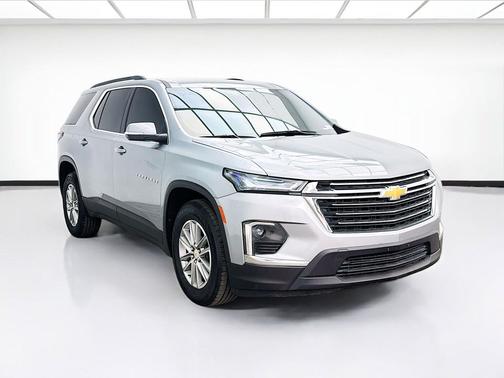 Sterling Gray Metallic 2023 Chevrolet Traverse LT Cloth