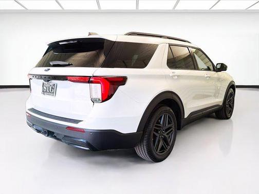 Star White Metallic Tri-Coat 2025 Ford Explorer ST-Line