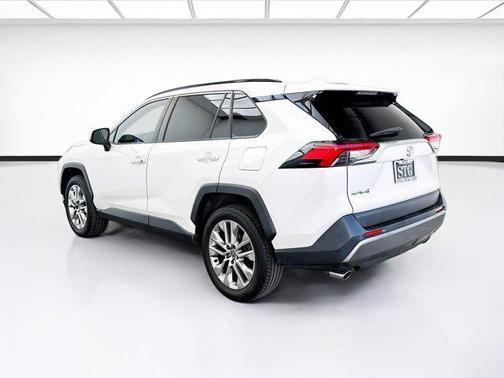 Blizzard Pearl 2021 Toyota RAV4 Limited