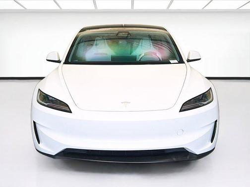 Pearl White Multi-Coat 2024 Tesla Model 3 Performance