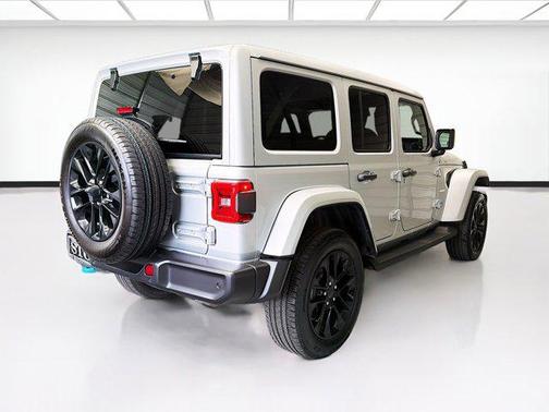Silver Zynith Clearcoat 2024 Jeep Wrangler 4xe Sahara