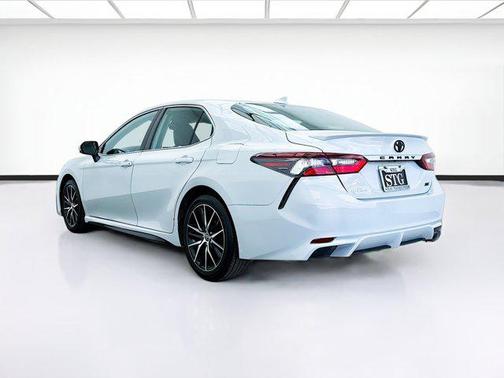 Ice 2022 Toyota Camry SE