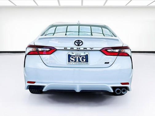 Ice 2022 Toyota Camry SE